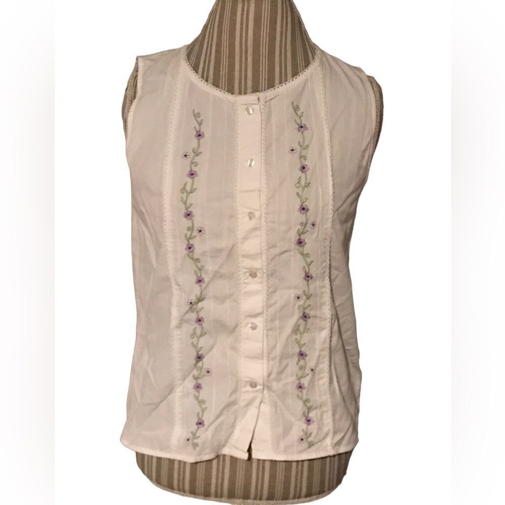 Aria size small top excellent condition drop ok embroidered flowers